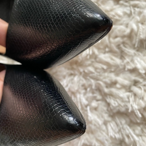 Black heeled shoes. Animal print exterior. High stiletto heel. Pointed toe. - Picture 4 of 7